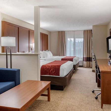 Comfort Suites Speedway - Kansas City Exterior photo