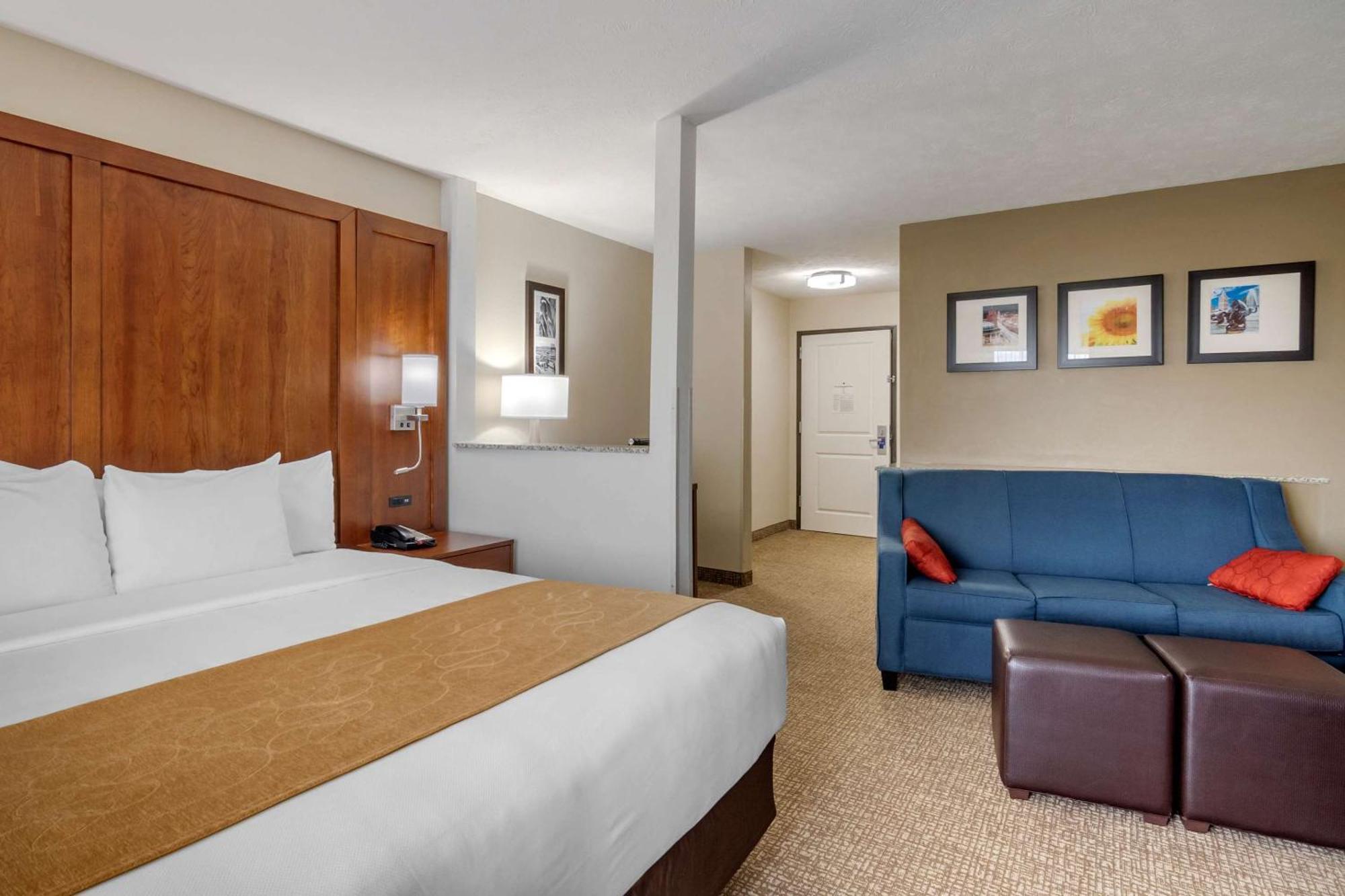 Comfort Suites Speedway - Kansas City Exterior photo