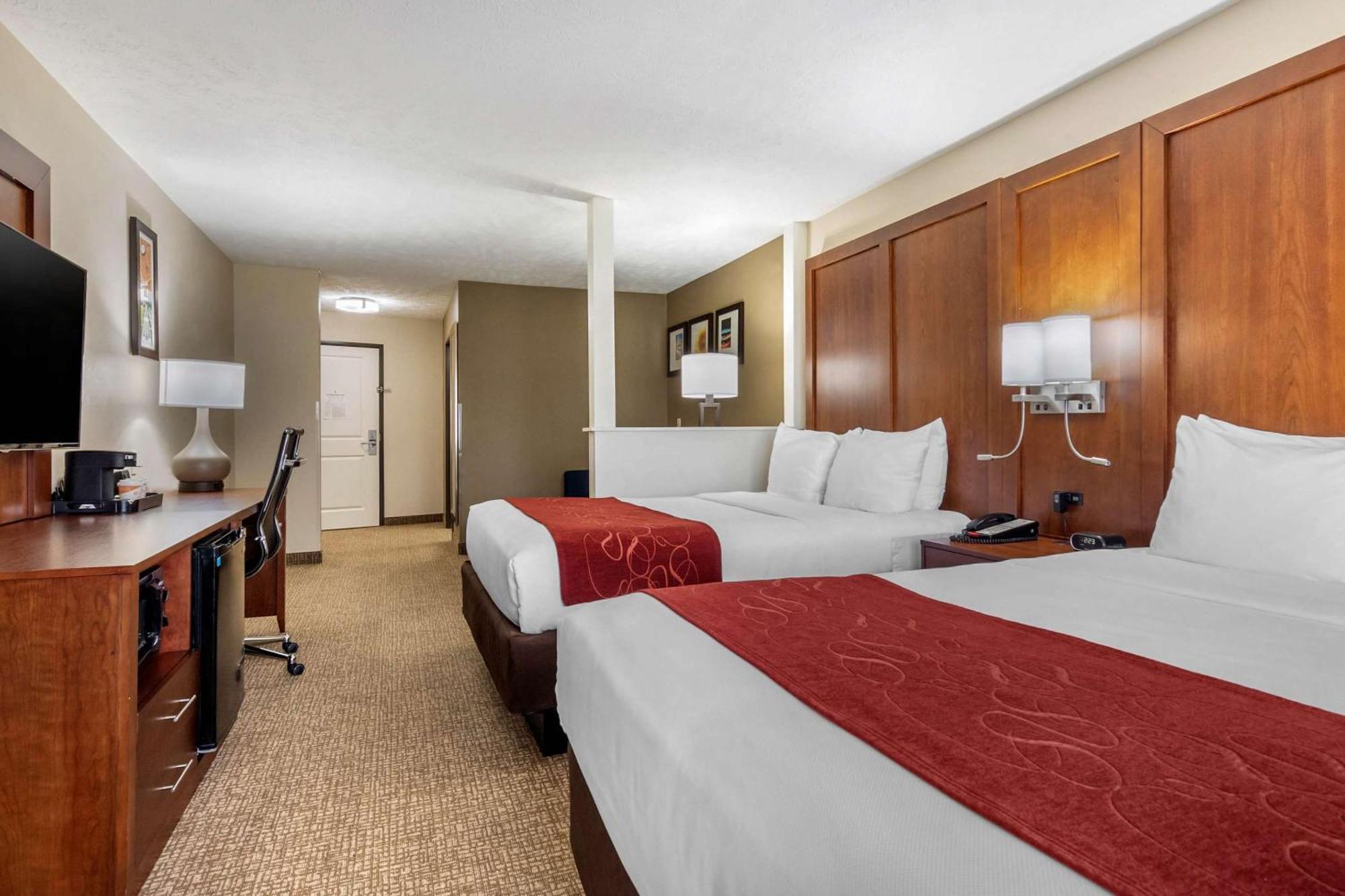 Comfort Suites Speedway - Kansas City Exterior photo