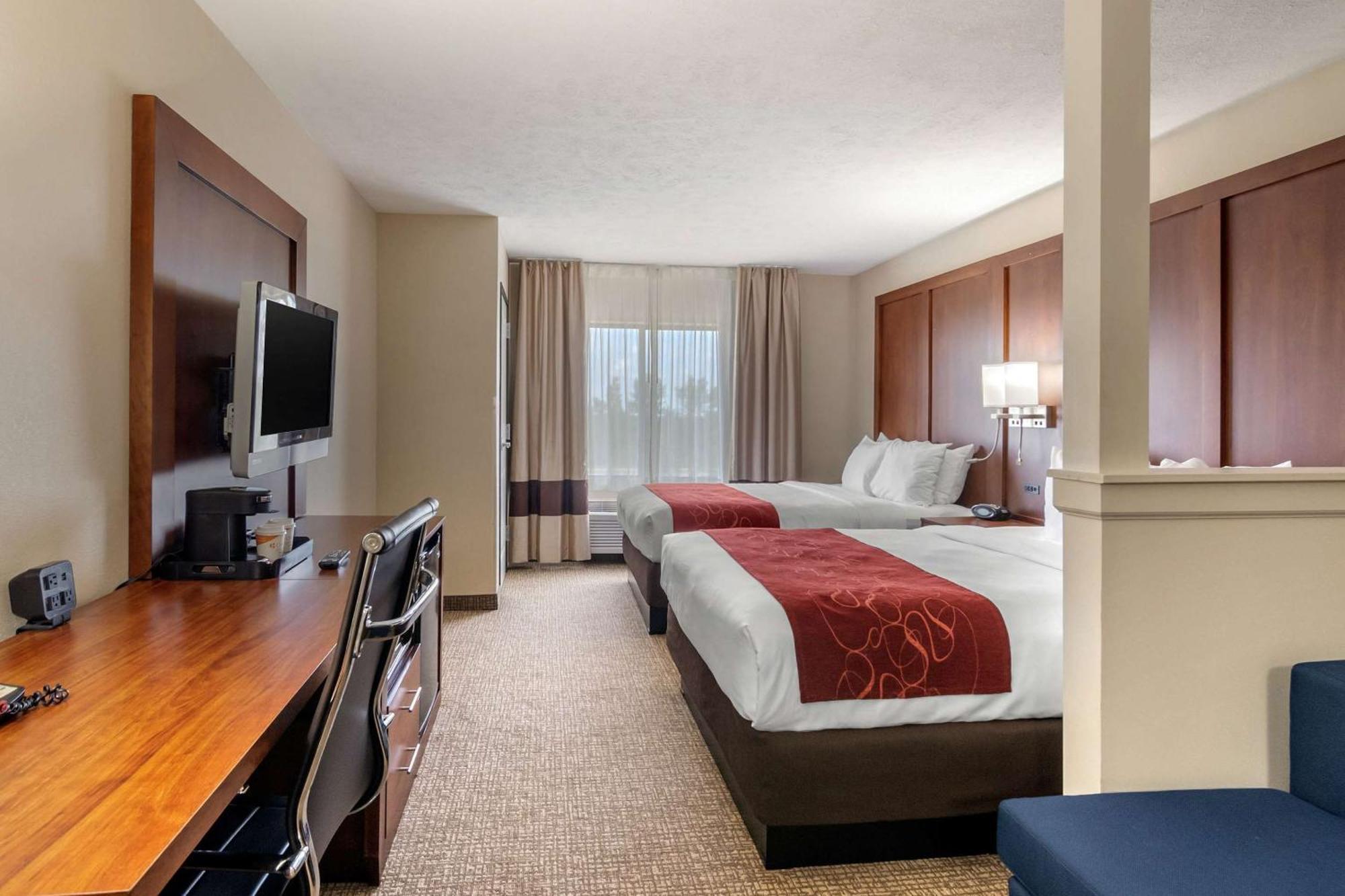 Comfort Suites Speedway - Kansas City Exterior photo